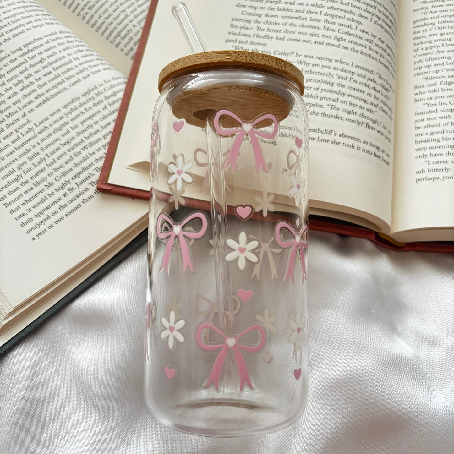 Bow glass tumbler